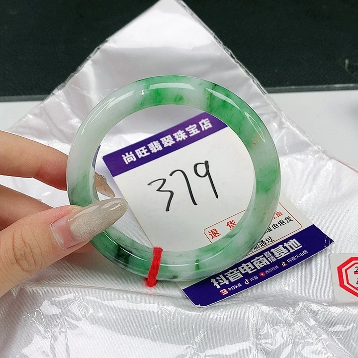 翡翠手镯未镶嵌翡翠