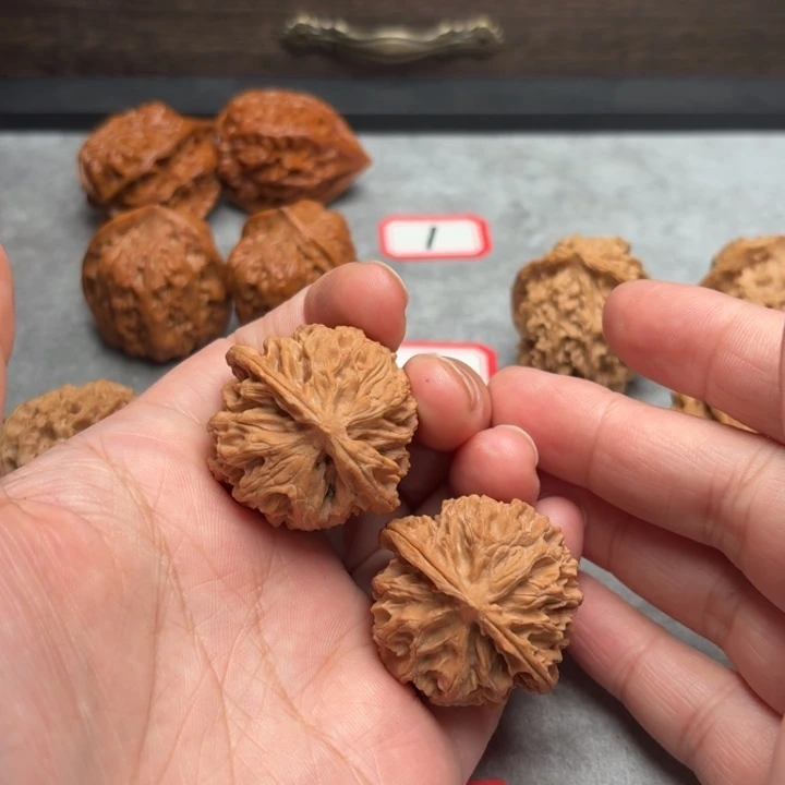 文玩核桃吊坠苹果园37.35.35