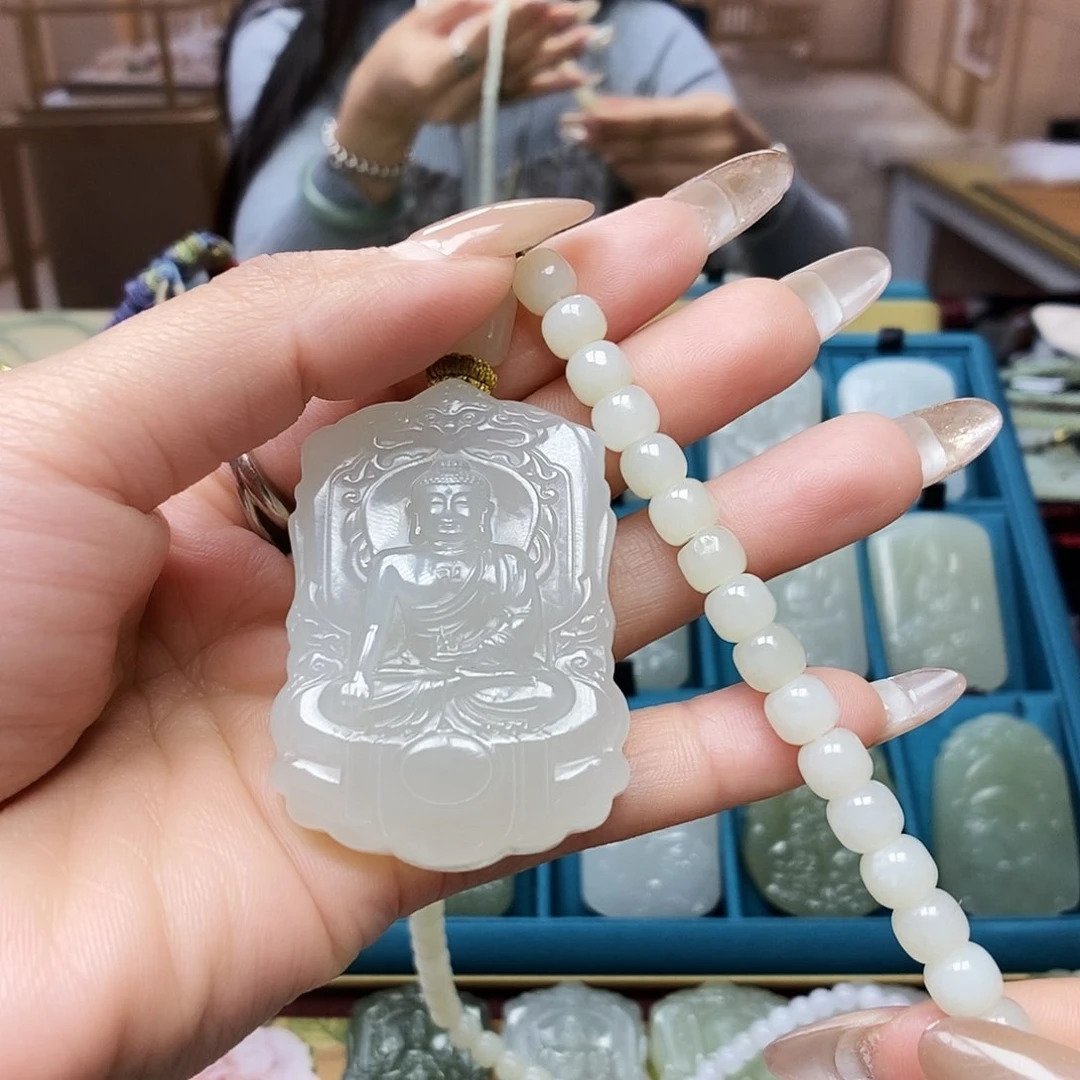 和田玉颈饰未镶嵌来*民