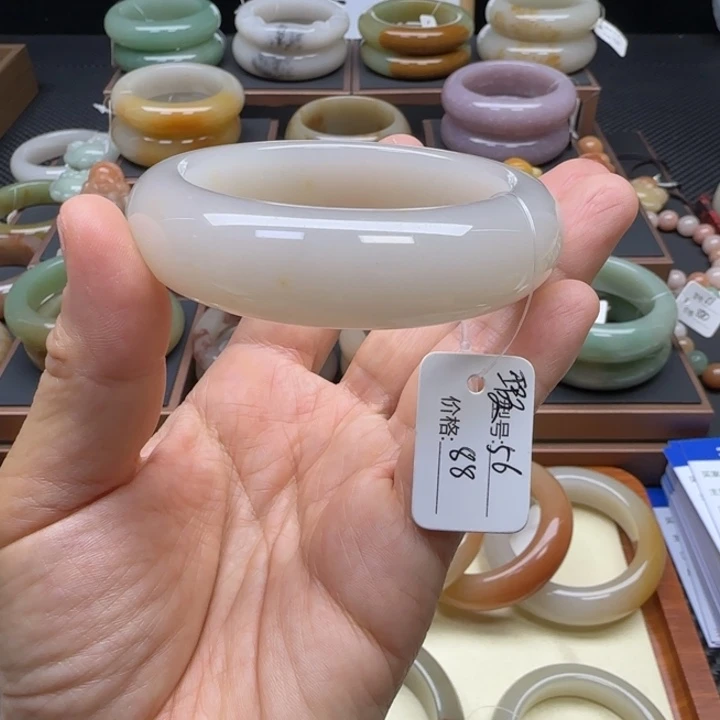 石英岩玉未镶嵌手镯