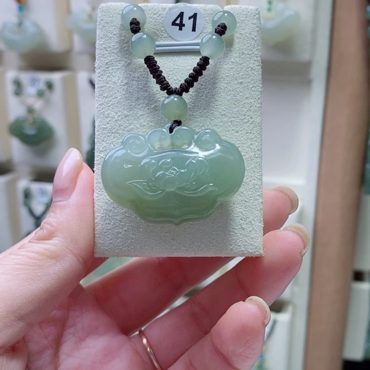 ᦦ***࿐和田玉未镶嵌颈饰