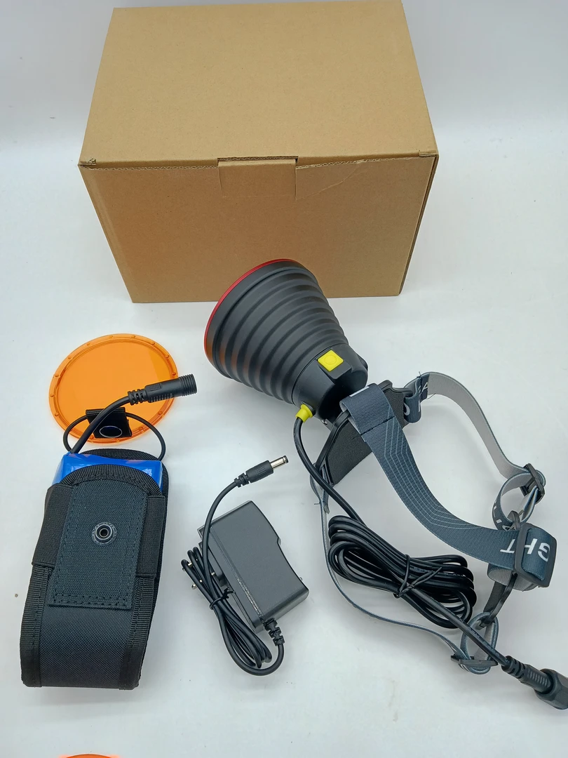 苍穹月影360度可旋转大光斑恒流高亮分体灯。