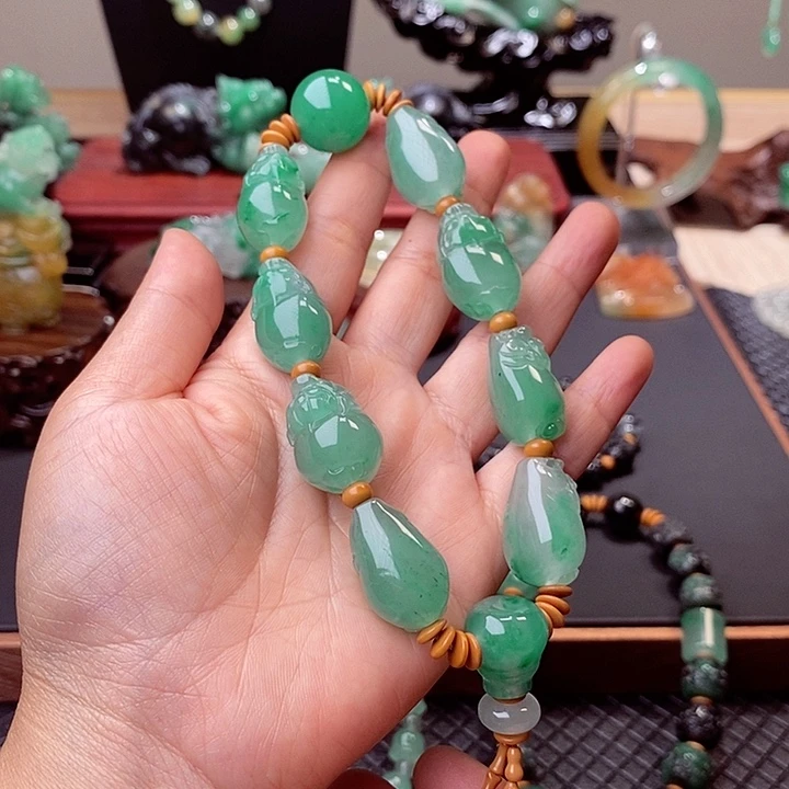 否***…石英质玉（非洲翠）未镶嵌串