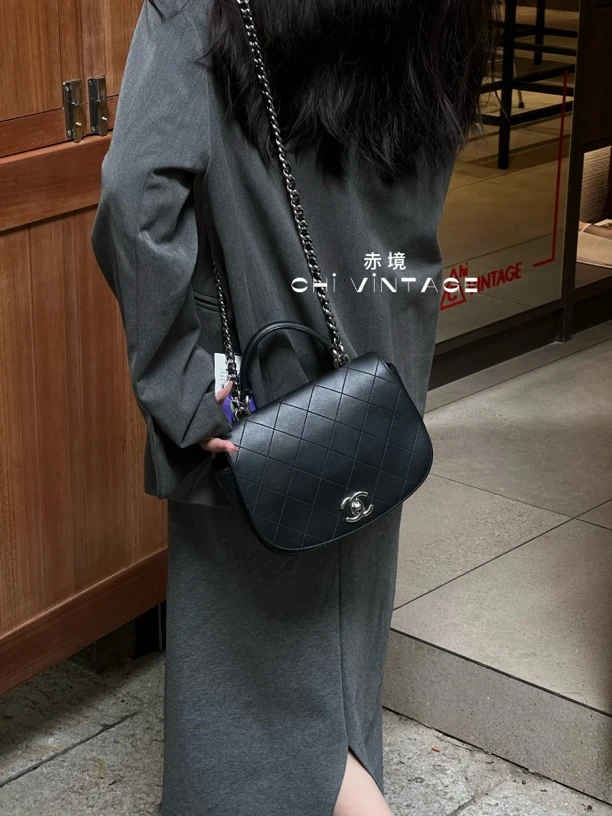 95新 Chanel/香奈儿 3249 黑色翻盖小猪包牛皮手提斜挎包17