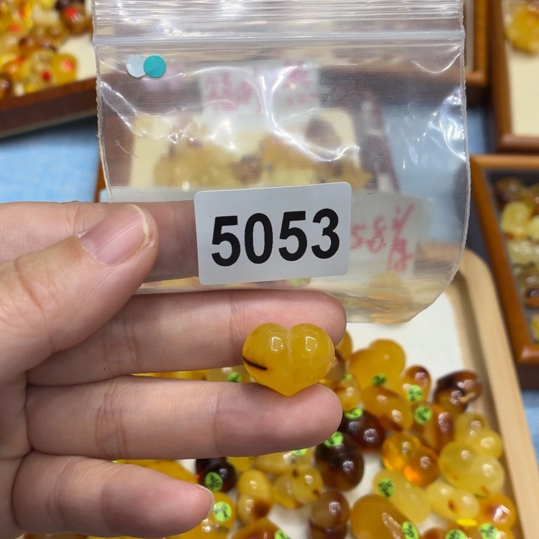 琥珀未镶嵌珠宝奇石