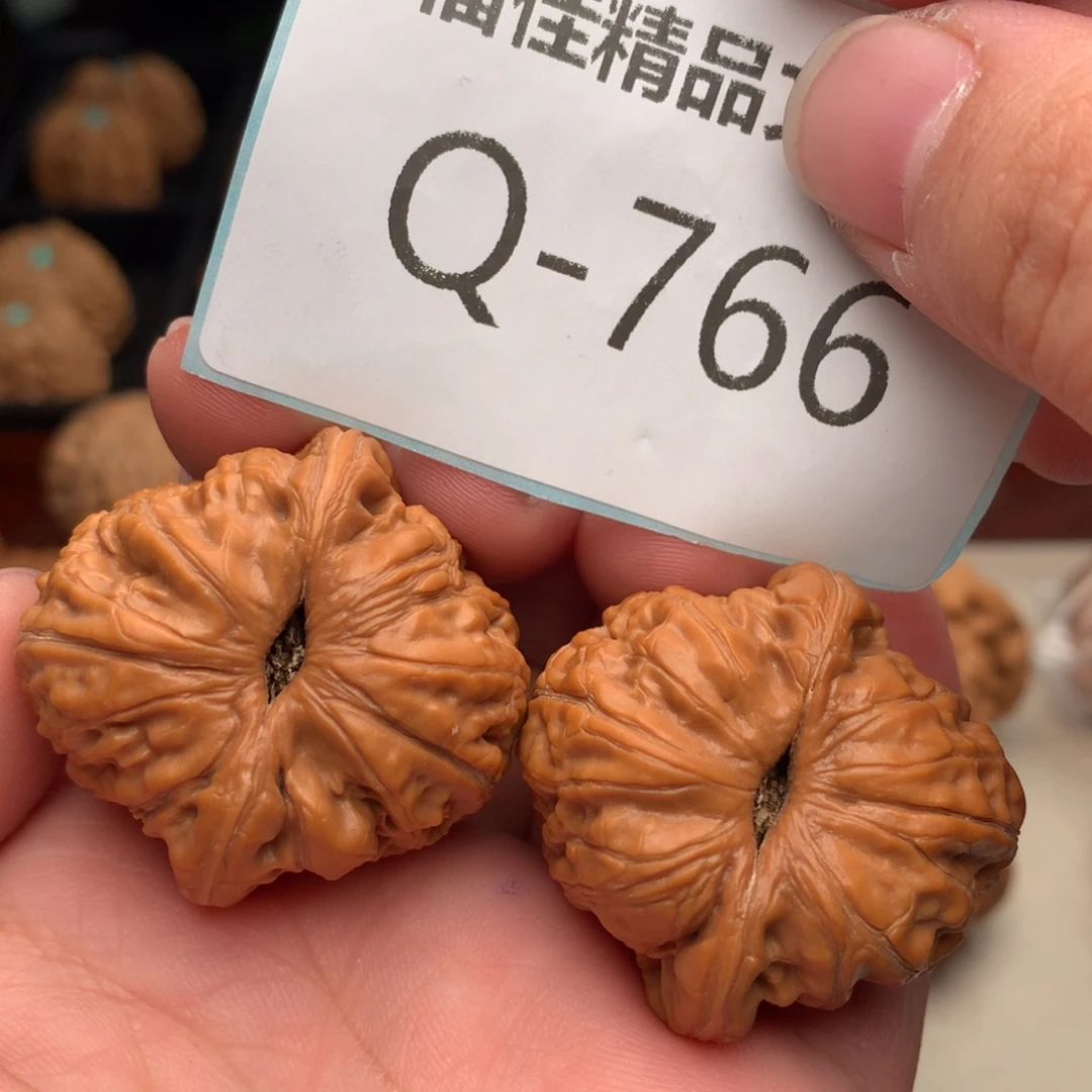 文玩核桃把件38元宝…….