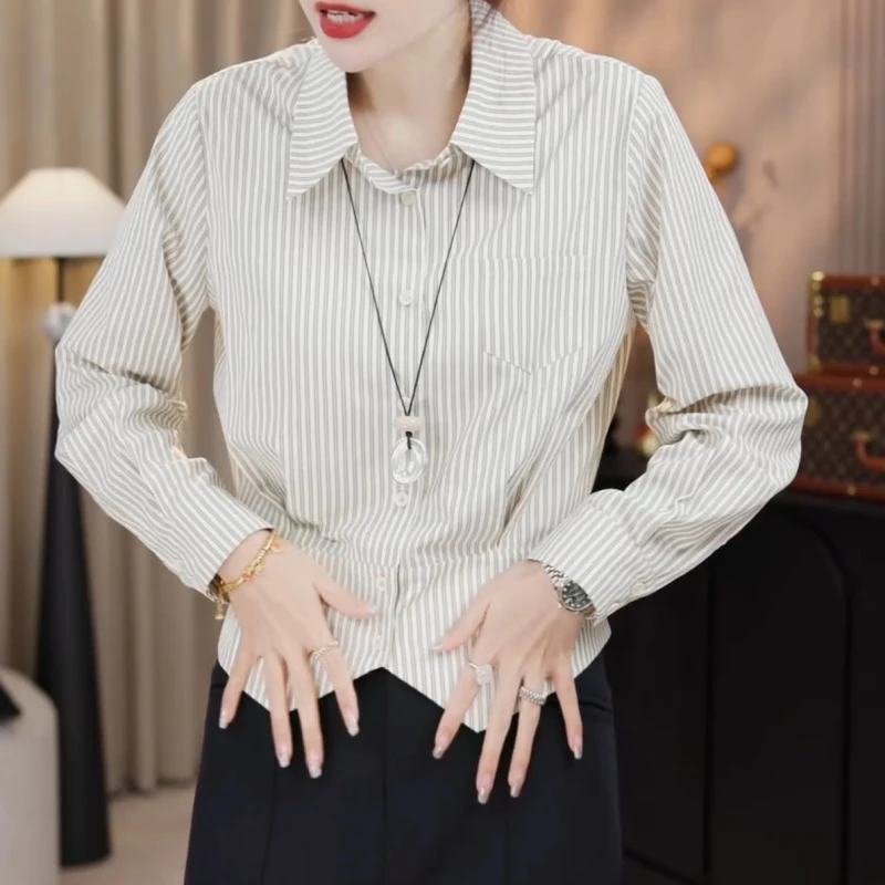 “结构衬衫”设计感分割线收腰显瘦翻领气质型衬衫LK2505816