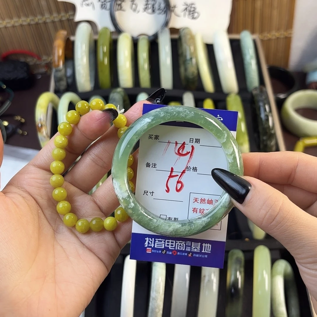蛇纹石玉手镯未镶嵌羡****?