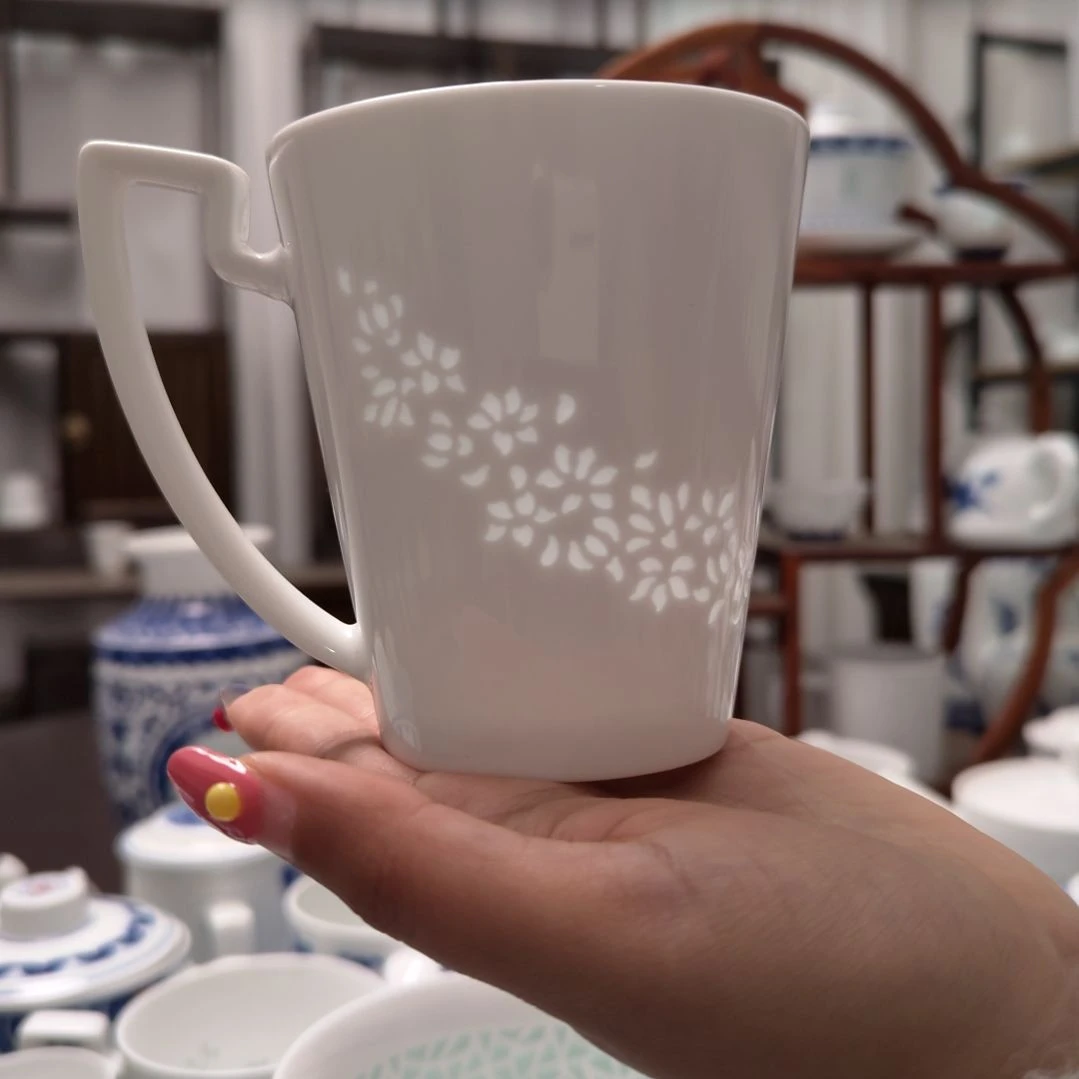 陶瓷玉兰花马克杯一个