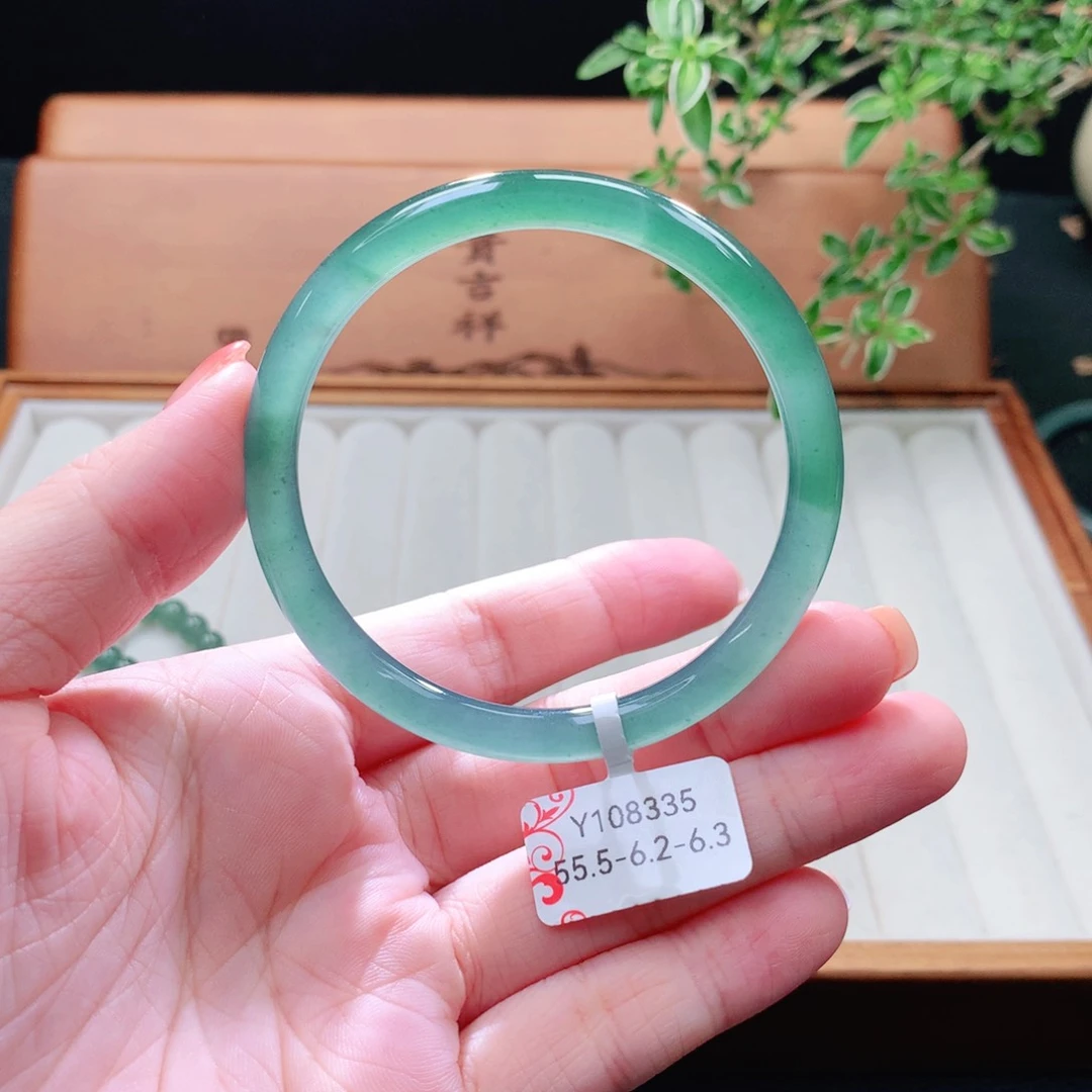 未镶嵌手镯（圆镯）翡翠