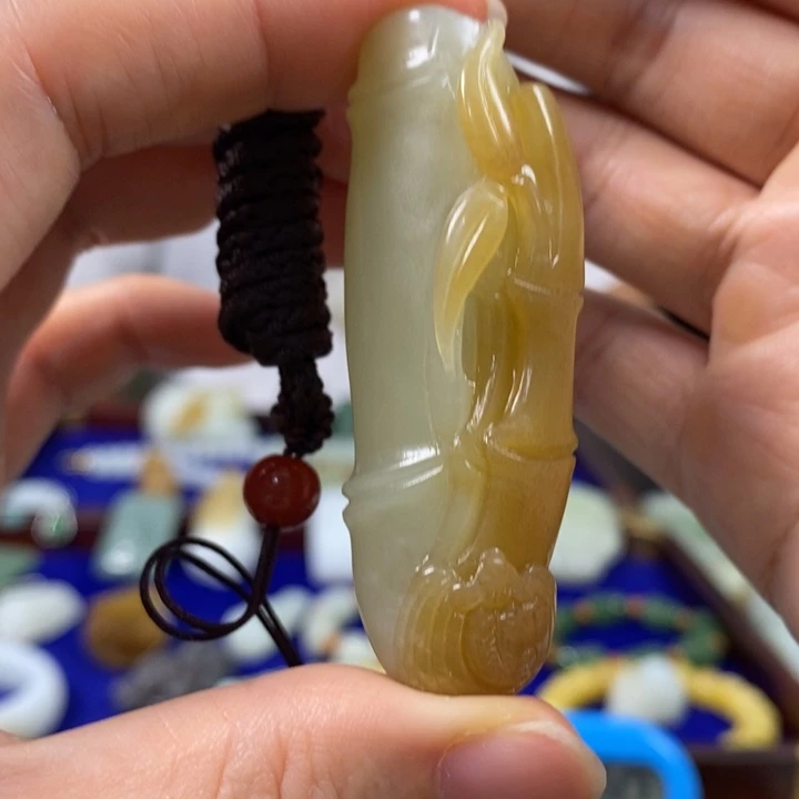 强***下颈饰未镶嵌和田玉