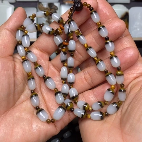 唐***技和田玉未镶嵌颈饰