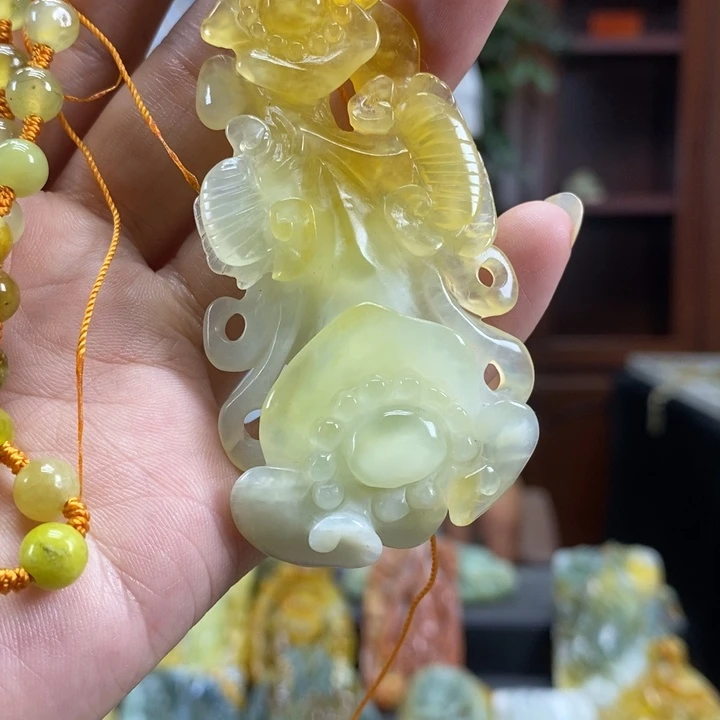 未镶嵌蛇纹石玉颈饰