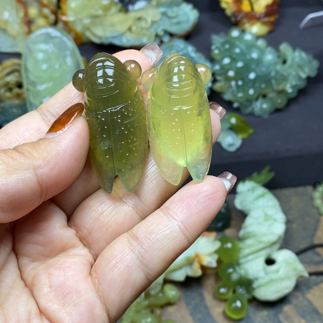 蛇纹石玉颈饰未镶嵌零****?