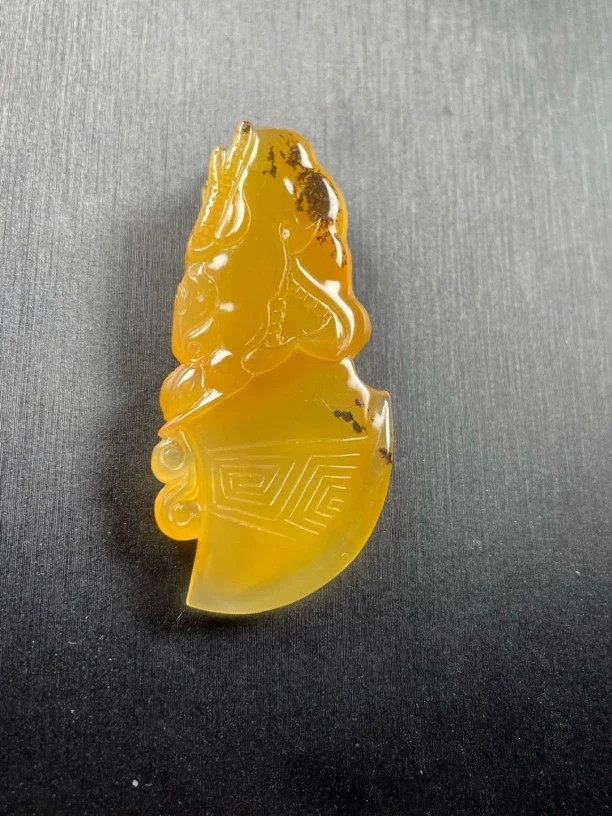 黄龙玉水草花龙牙挂件