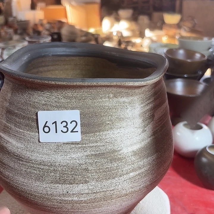 摆件高23，口17，有孔，6132