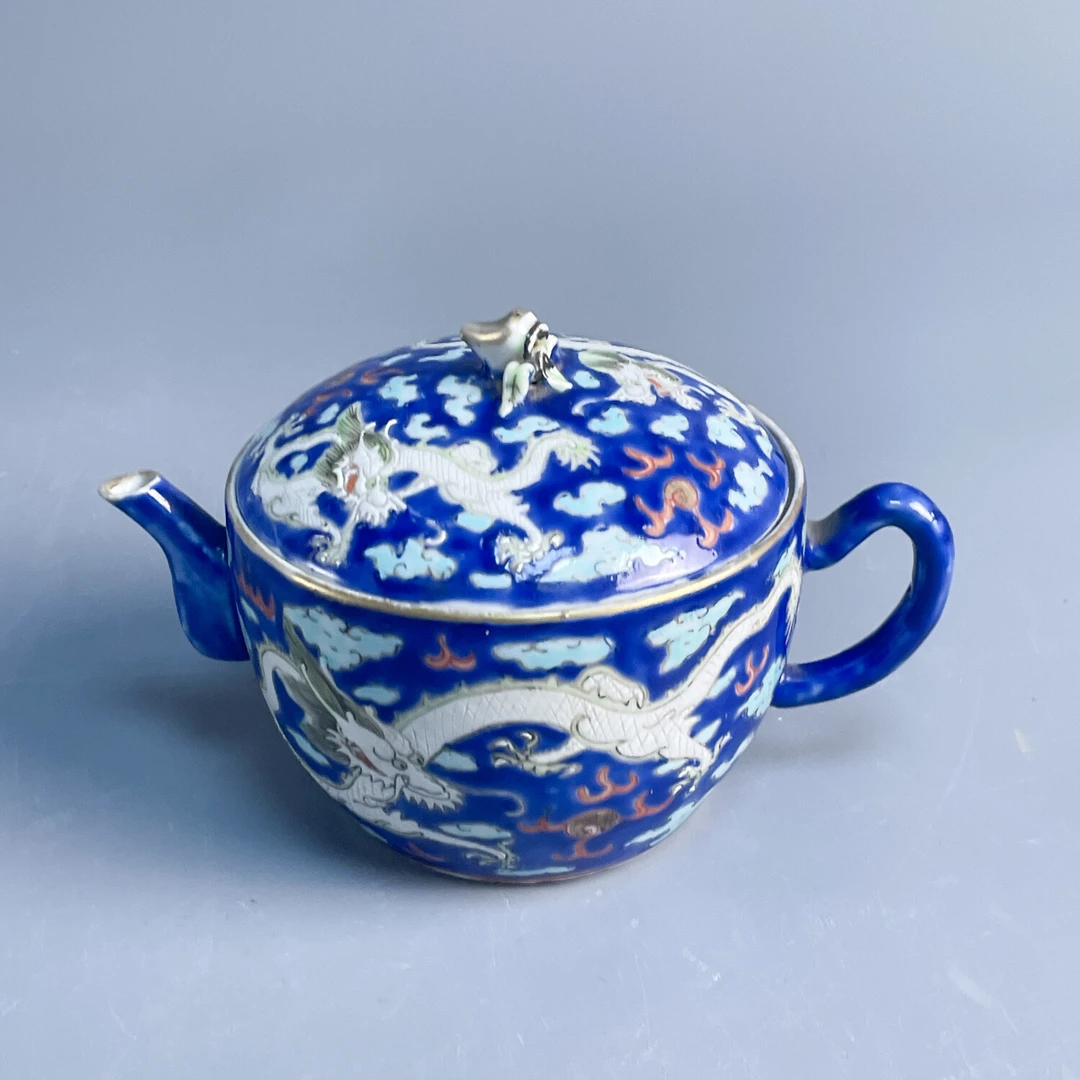 M25KV003A29 - 晚清粉彩蓝地白龙纹壶