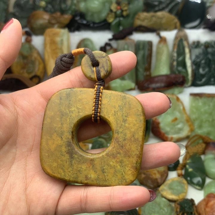 岫岩河磨玉（透闪石质玉）挂件未镶嵌