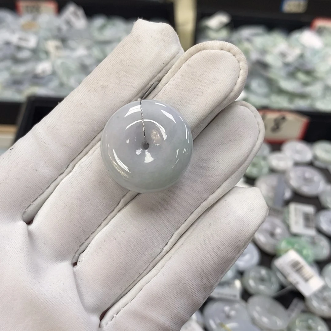 翡翠颈饰未镶嵌平安扣