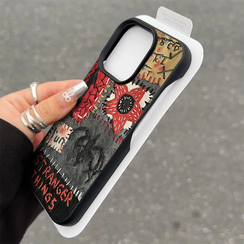 平面怪奇物语半包适用苹果16/17promax15手机壳iphone14/12/11/13