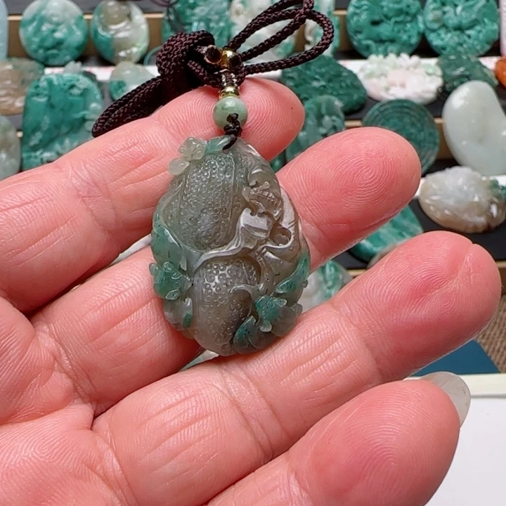 独山玉未镶嵌颈饰