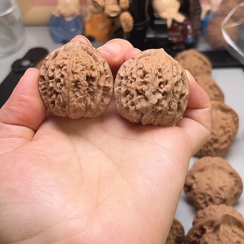 文玩核桃把件牡丹纹