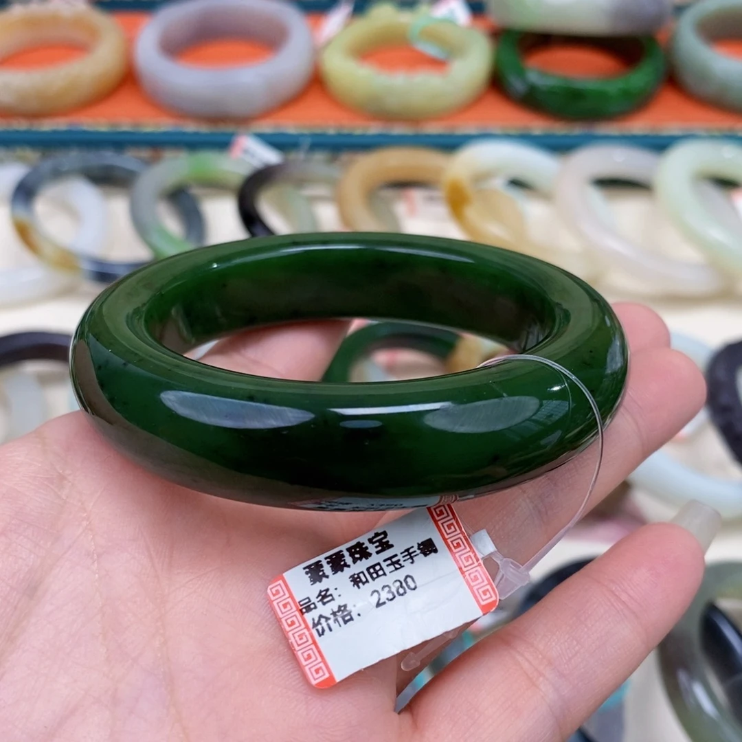 程***c未镶嵌手镯和田玉56