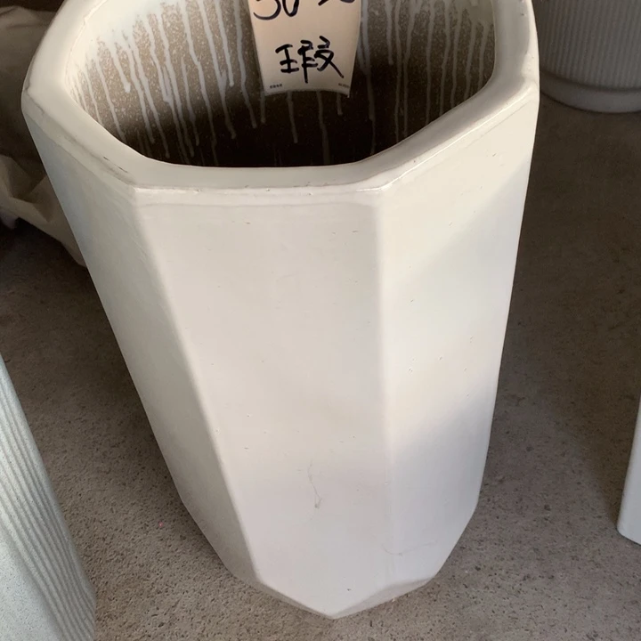 花盆的颜色也很漂亮哦很