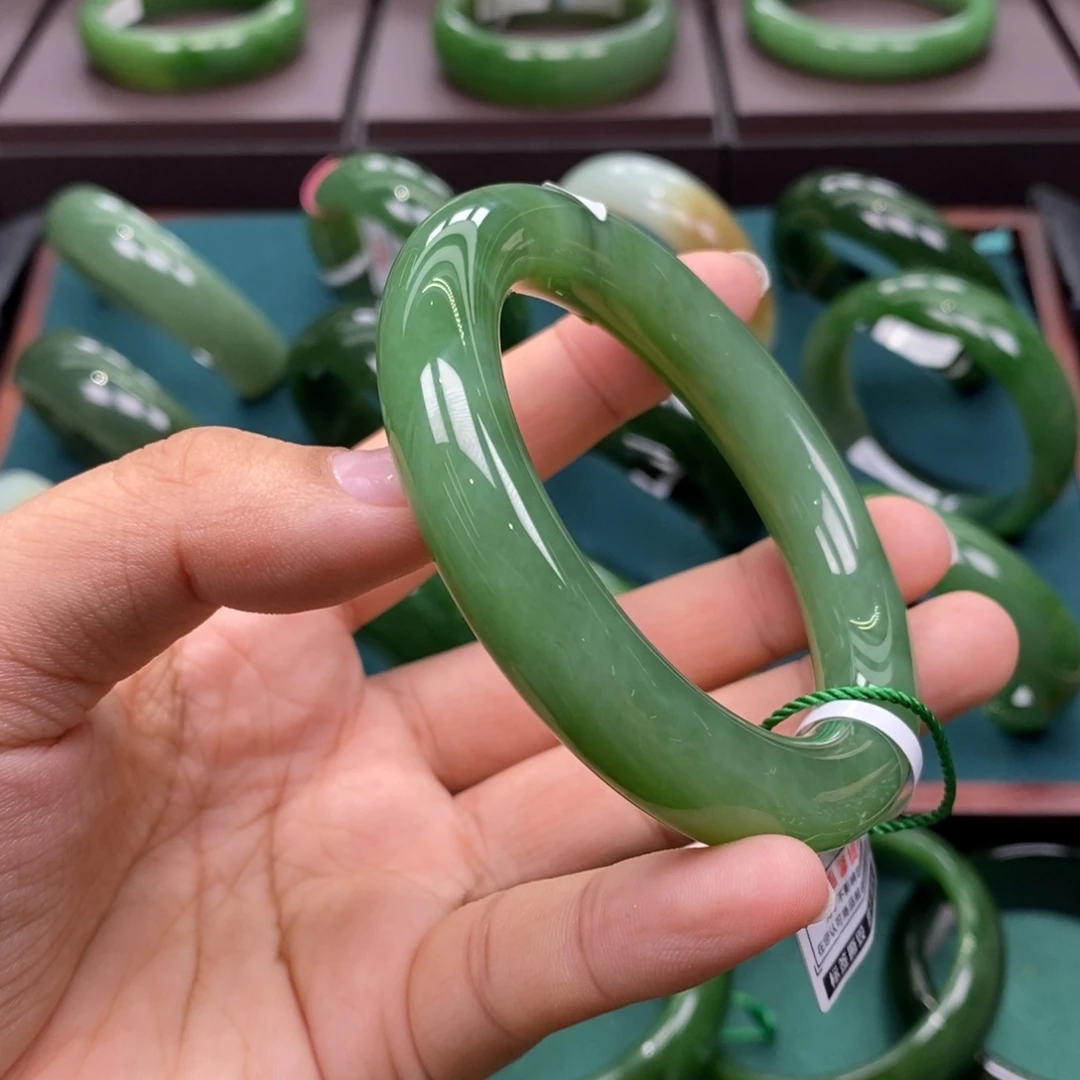 和田玉（碧玉）未镶嵌手镯