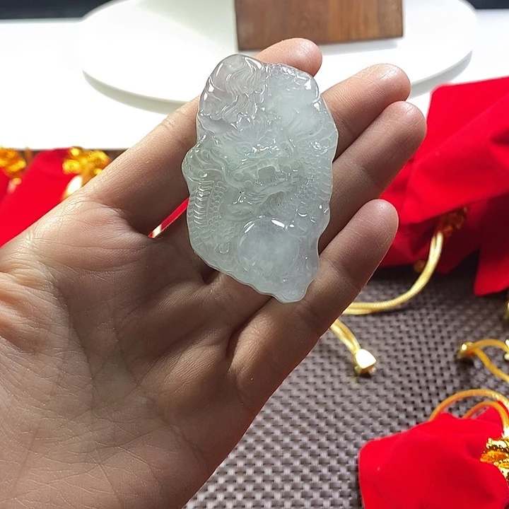 只买单纯的吊坠，没带链子，属的性质。