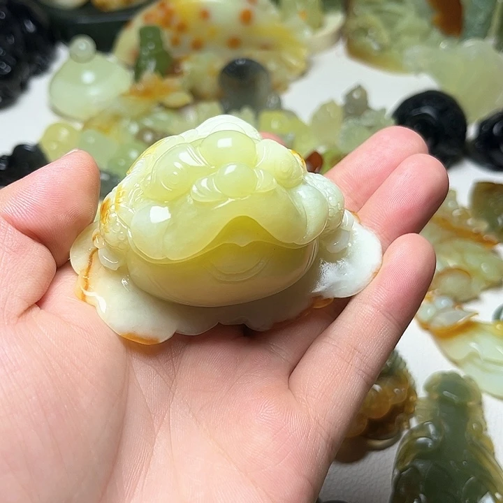 未镶嵌蛇纹石玉颈饰宝*妈
