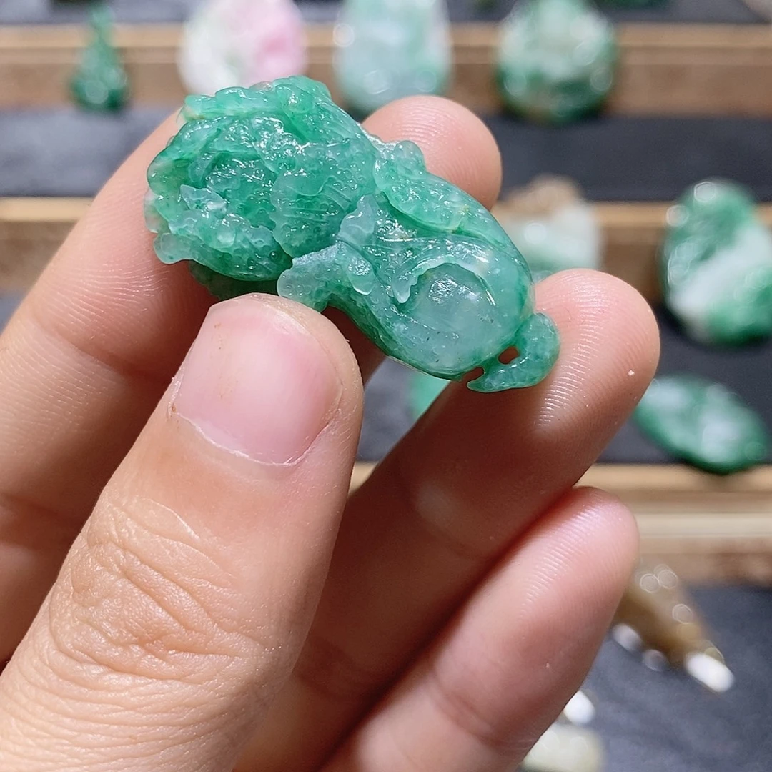 独山玉未镶嵌吊坠