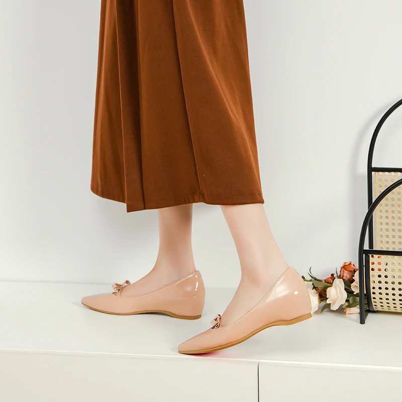 尖头小码平底单鞋女内增高气质百搭浅口通勤工作鞋