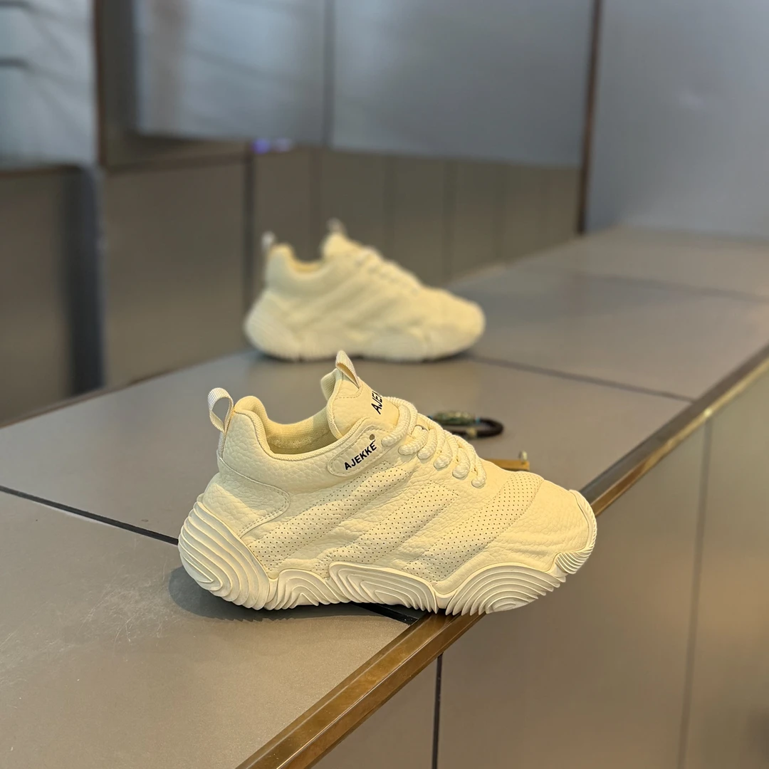 秋冬新款加绒棉鞋男鞋流行潮款时尚休闲百搭日常轻奢网红同款鞋子