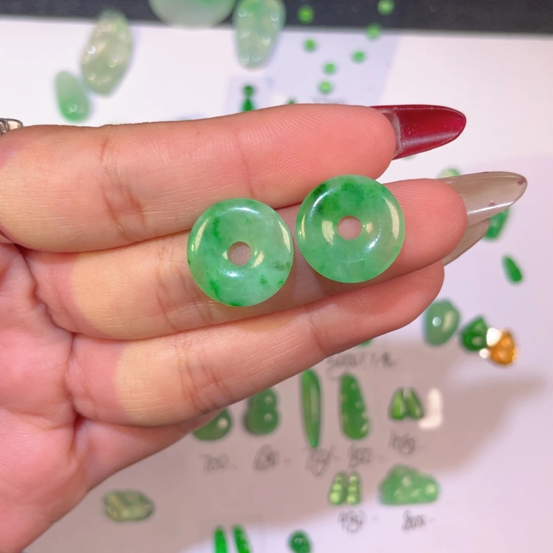 翡翠未镶嵌颈饰裸石