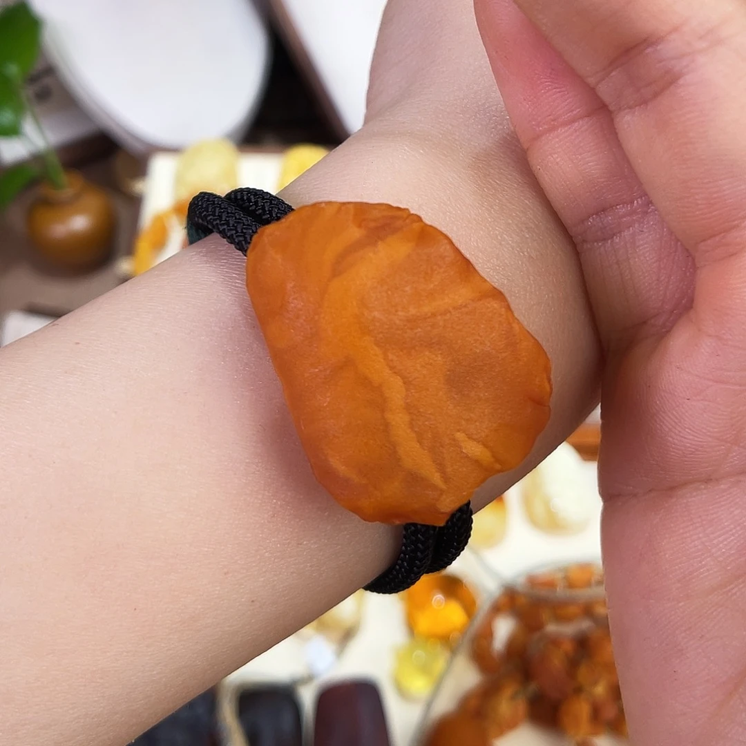 琥珀珠宝奇石未镶嵌，