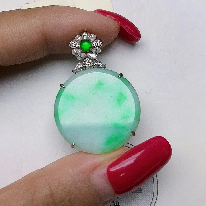 颈饰18K金镶嵌翡翠天然翡翠