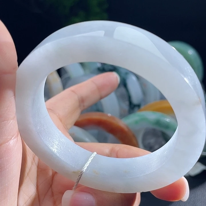 定制翡翠未镶嵌翡翠手镯