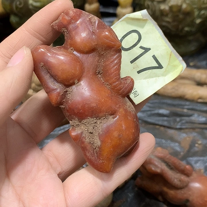 熟***生和田玉未镶嵌颈饰