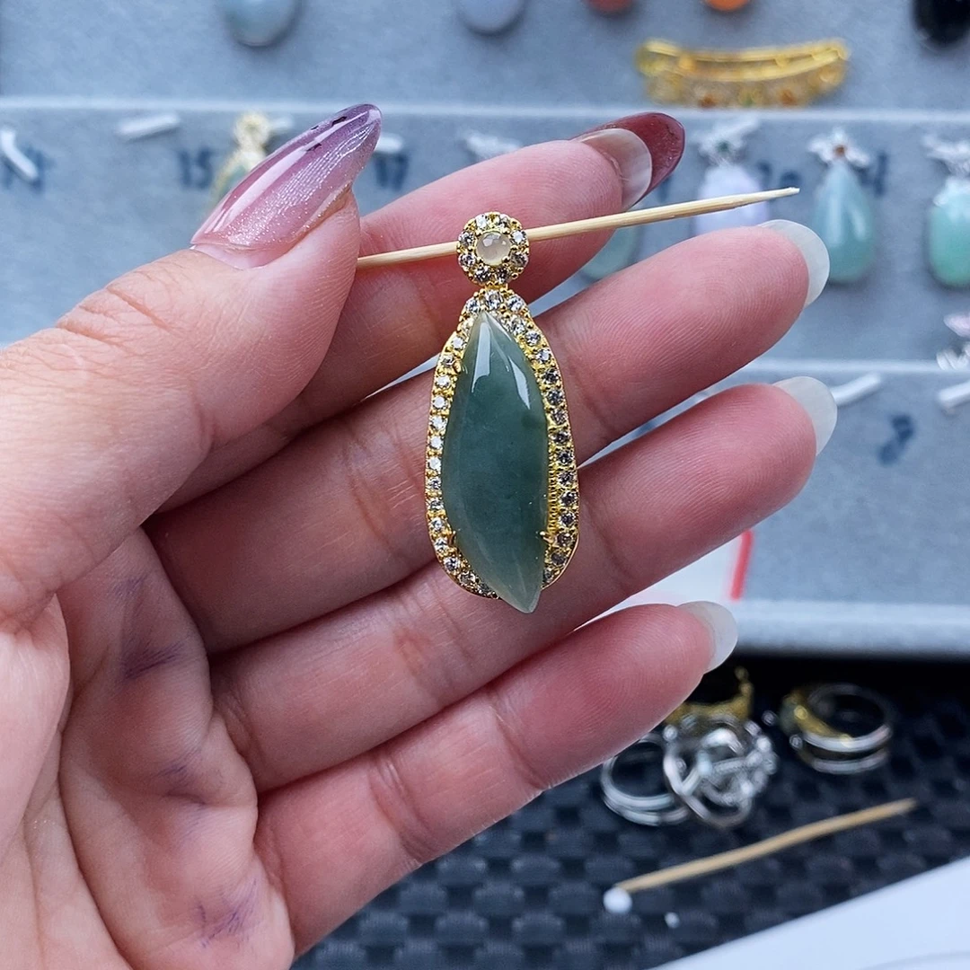 韩***儿翡翠未镶嵌戒指缅甸