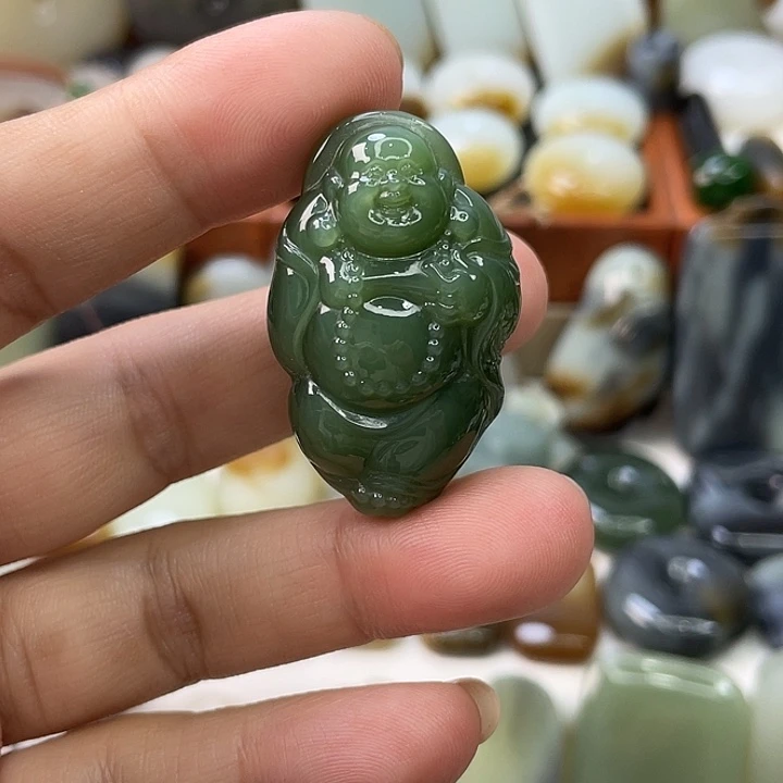 颈饰未镶嵌和田玉（碧玉）