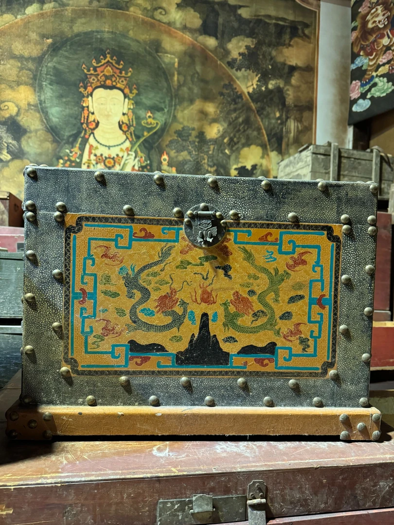 特色黄漆箱子摆件（展示勿拍）