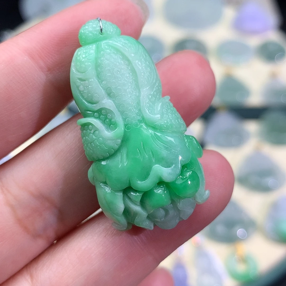 翡翠未镶嵌颈饰白菜