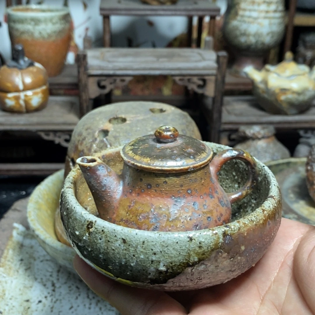 柴烧小壶。手作无釉自然落灰