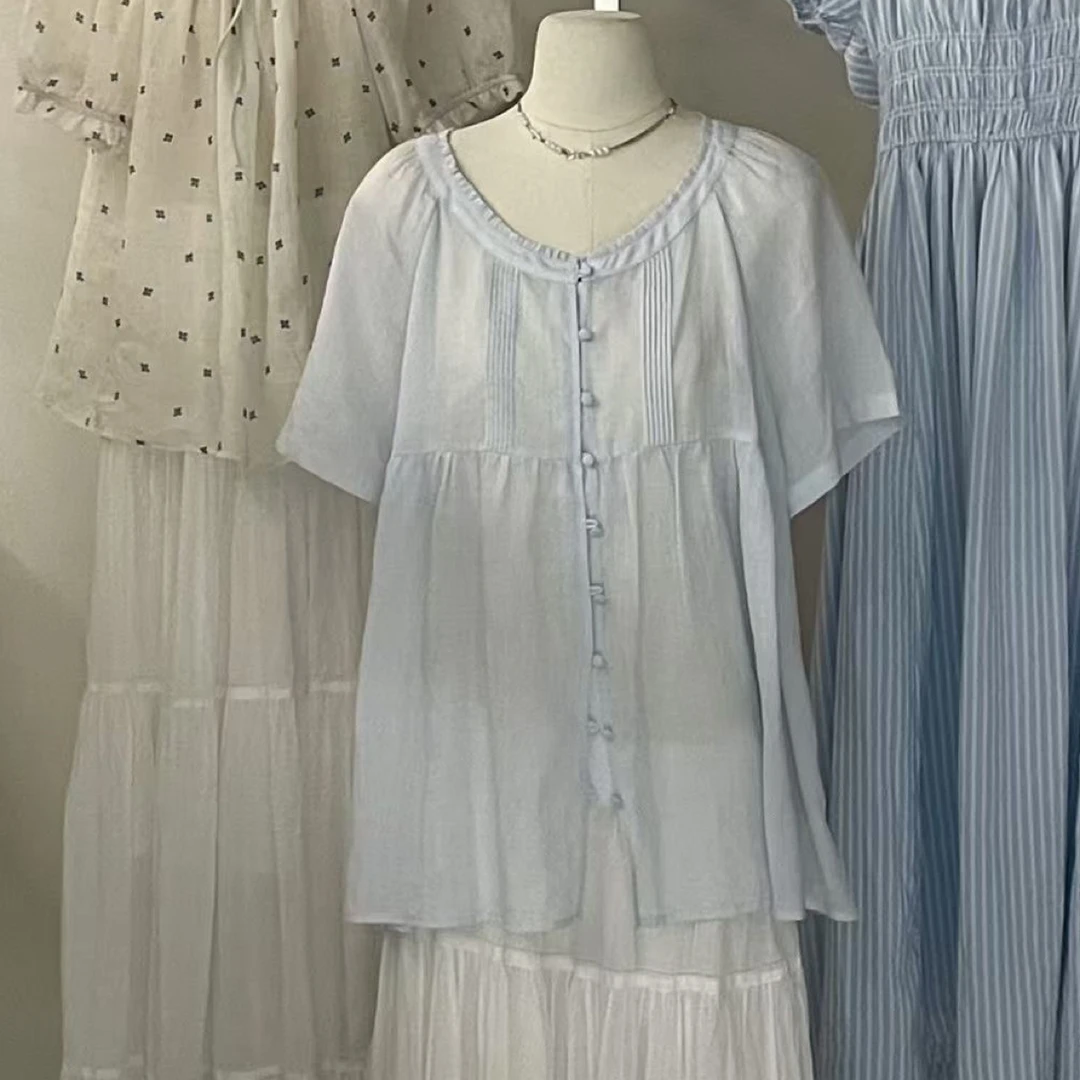 天蓝色圆领休闲小衫