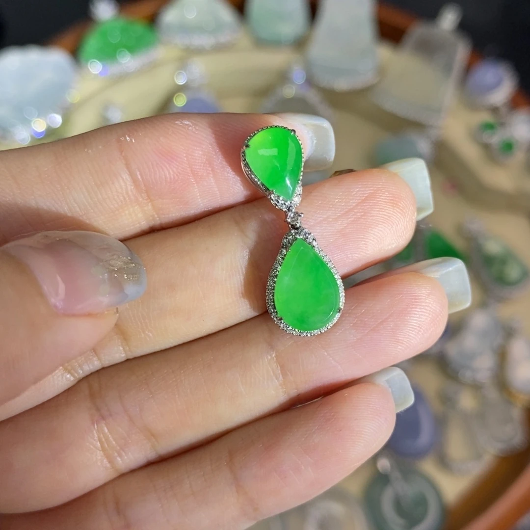 翡翠18K金镶嵌颈饰A货翡翠