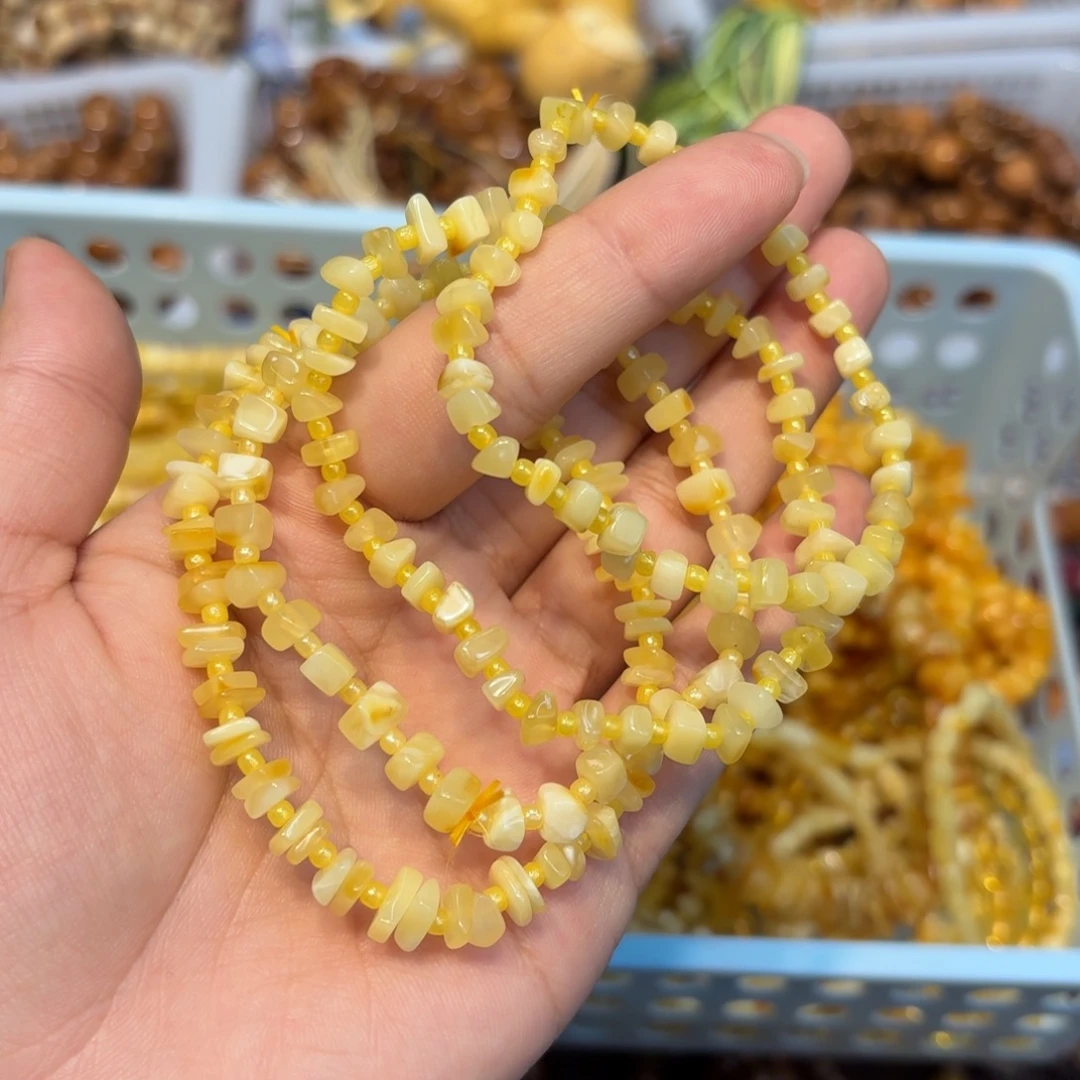 琥珀未镶嵌颈饰蜜蜡随形手串1