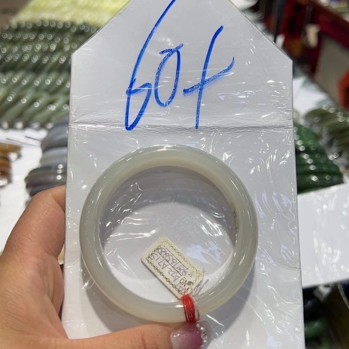 和田玉手镯未镶嵌福**照