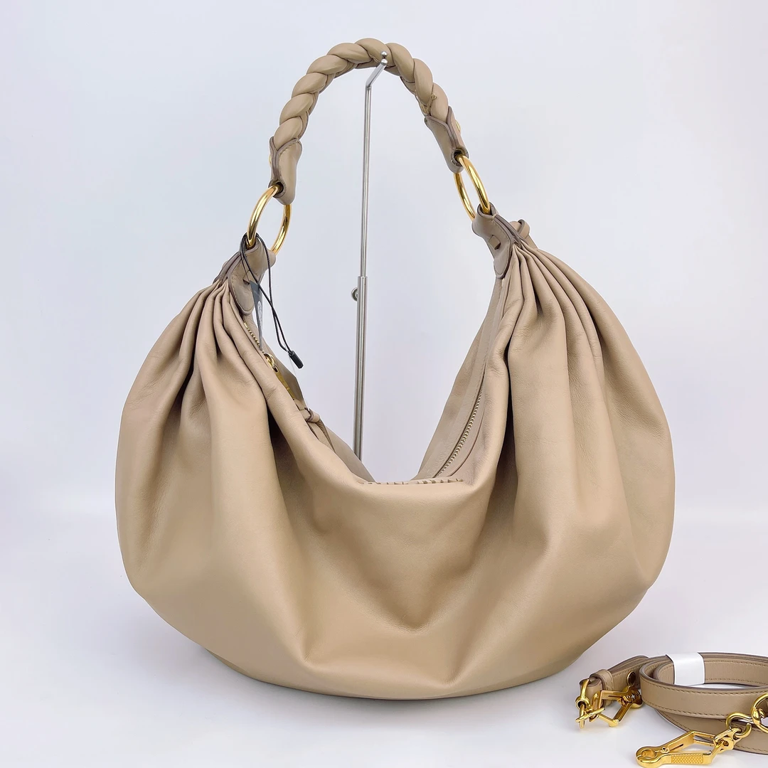 95新 MIU MIU/缪缪 缪缪麻花腋下底46 l542