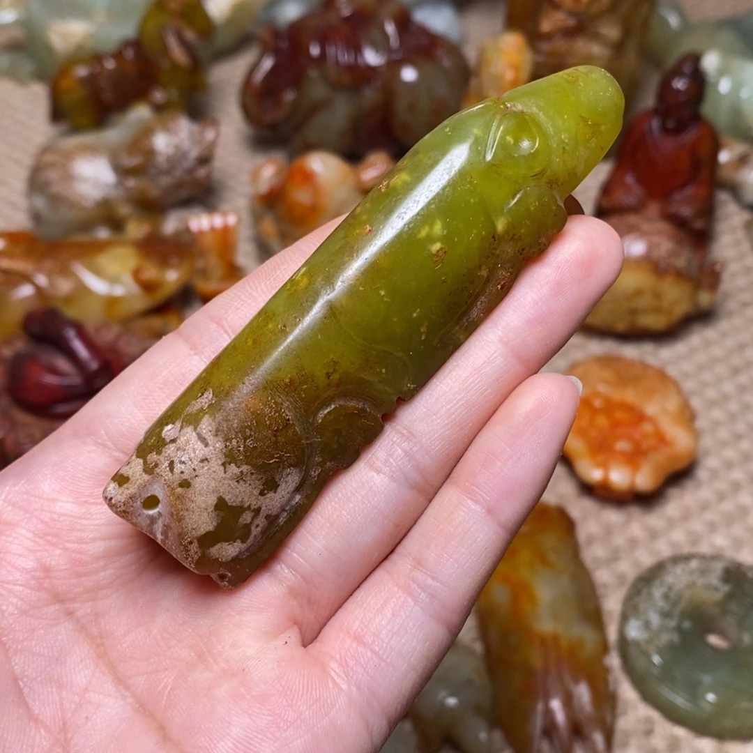 蛇纹石玉未镶嵌颈饰